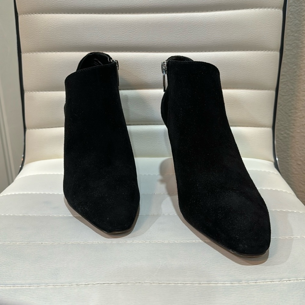 Vince Camuto Avelinsa Bootie.  In black suede. Size 7.5 New and unworn.